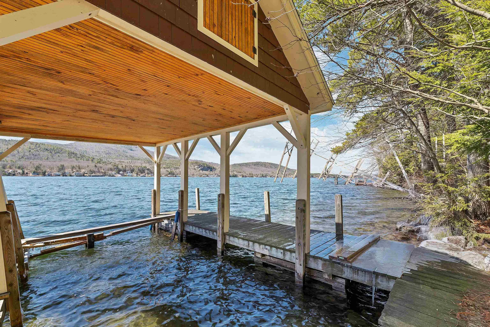 10 Treetop Lane Alton NH 03810