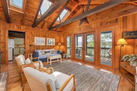 10 Treetop Lane Alton NH 03810