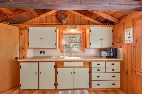 10 Treetop Lane Alton NH 03810