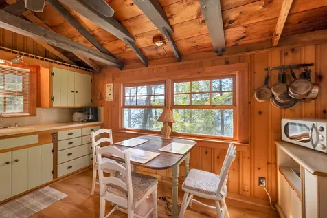 10 Treetop Lane Alton NH 03810