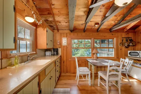 10 Treetop Lane Alton NH 03810