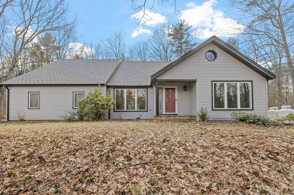 4 Ridgewood Drive Kingston NH 03848