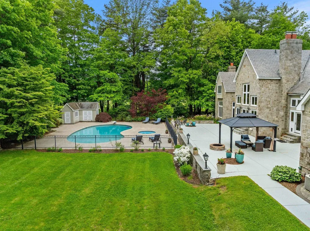 15 Richardson Road Hollis NH 03049