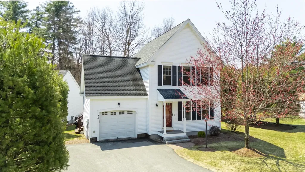 38 Peacock Brook Lane Amherst NH 03031