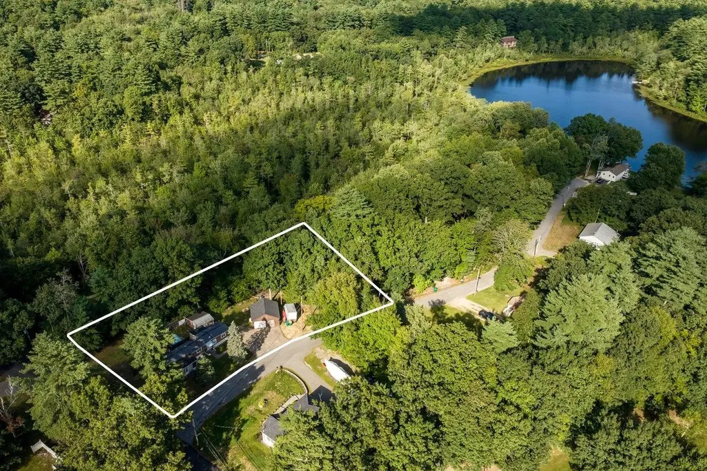 2 Half Moon Lane Kingston NH 03848