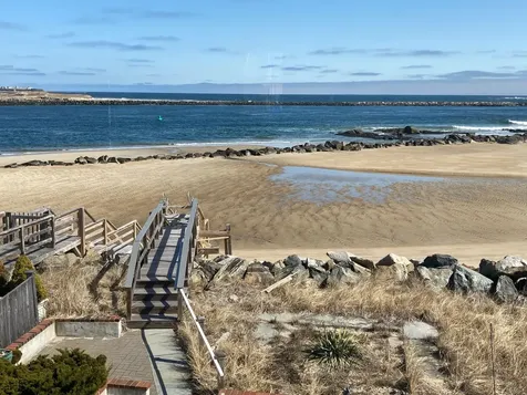 27 Thornton Street Hampton NH 03842