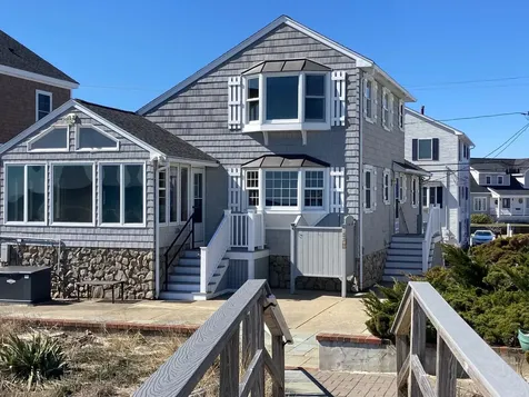 27 Thornton Street Hampton NH 03842
