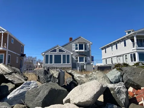 27 Thornton Street Hampton NH 03842