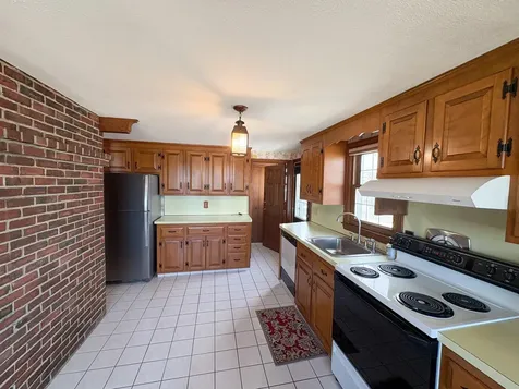 27 Thornton Street Hampton NH 03842