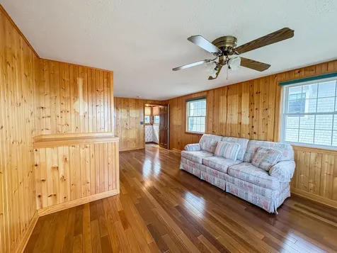 27 Thornton Street Hampton NH 03842
