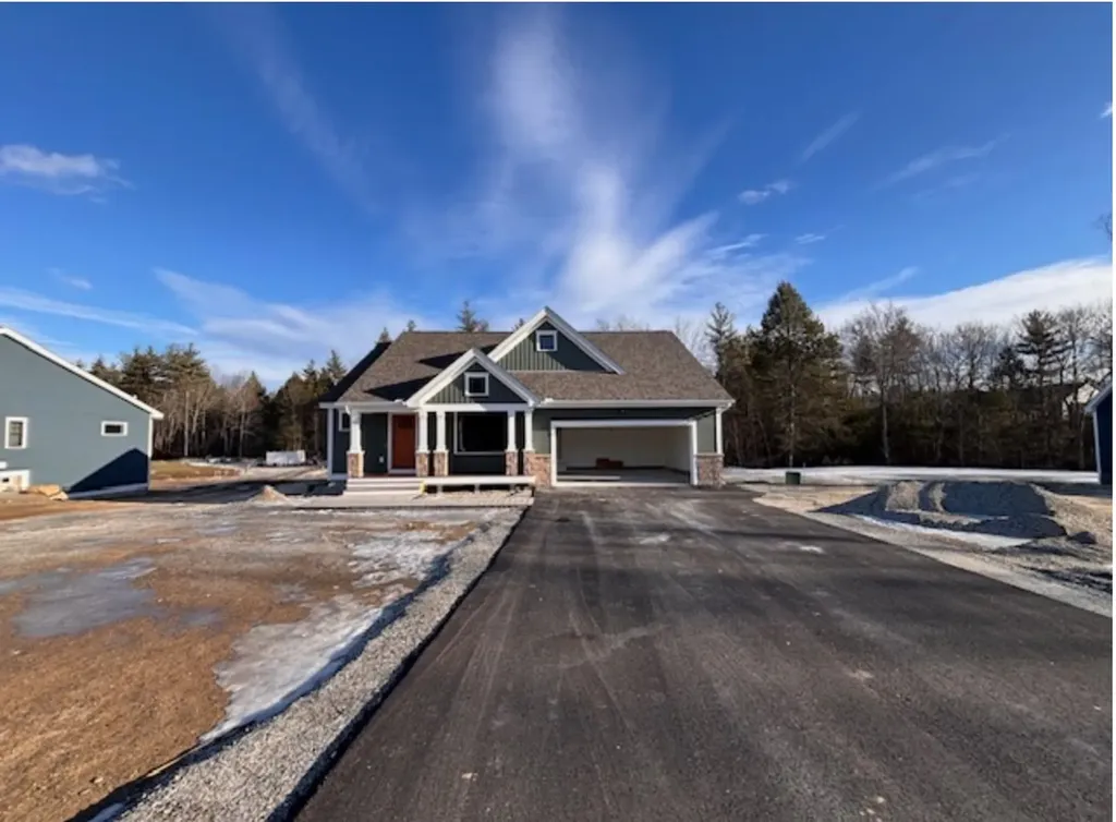 13 Edgewater Drive Brentwood NH 03833