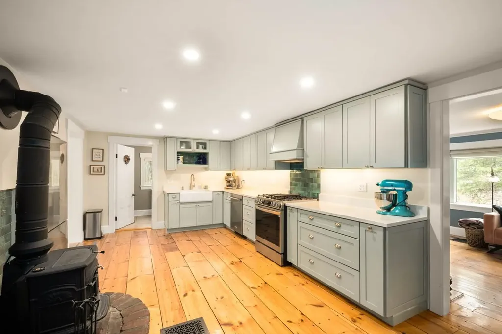 1567 Old Quechee Road Hartford VT 05001