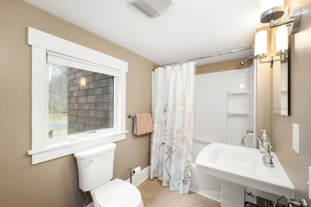 1567 Old Quechee Road Hartford VT 05001