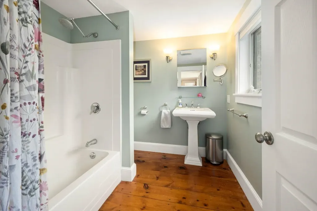 1567 Old Quechee Road Hartford VT 05001