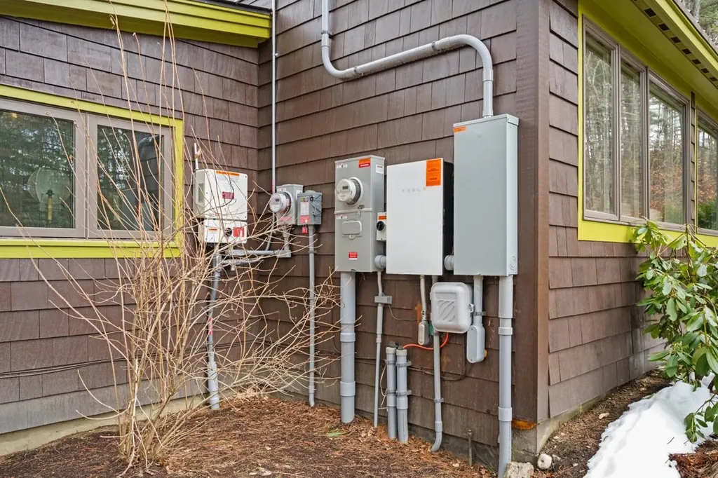 1567 Old Quechee Road Hartford VT 05001