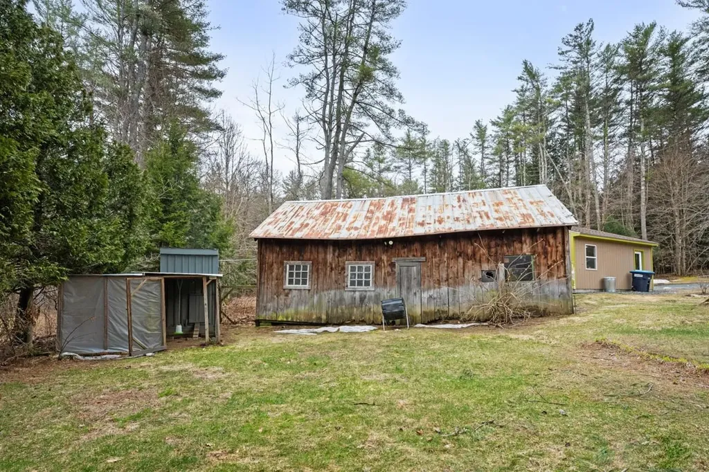 1567 Old Quechee Road Hartford VT 05001