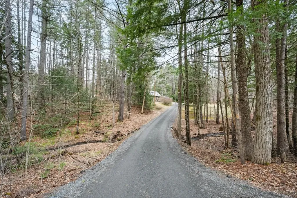 1567 Old Quechee Road Hartford VT 05001