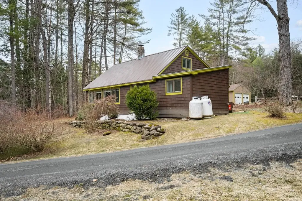 1567 Old Quechee Road Hartford VT 05001