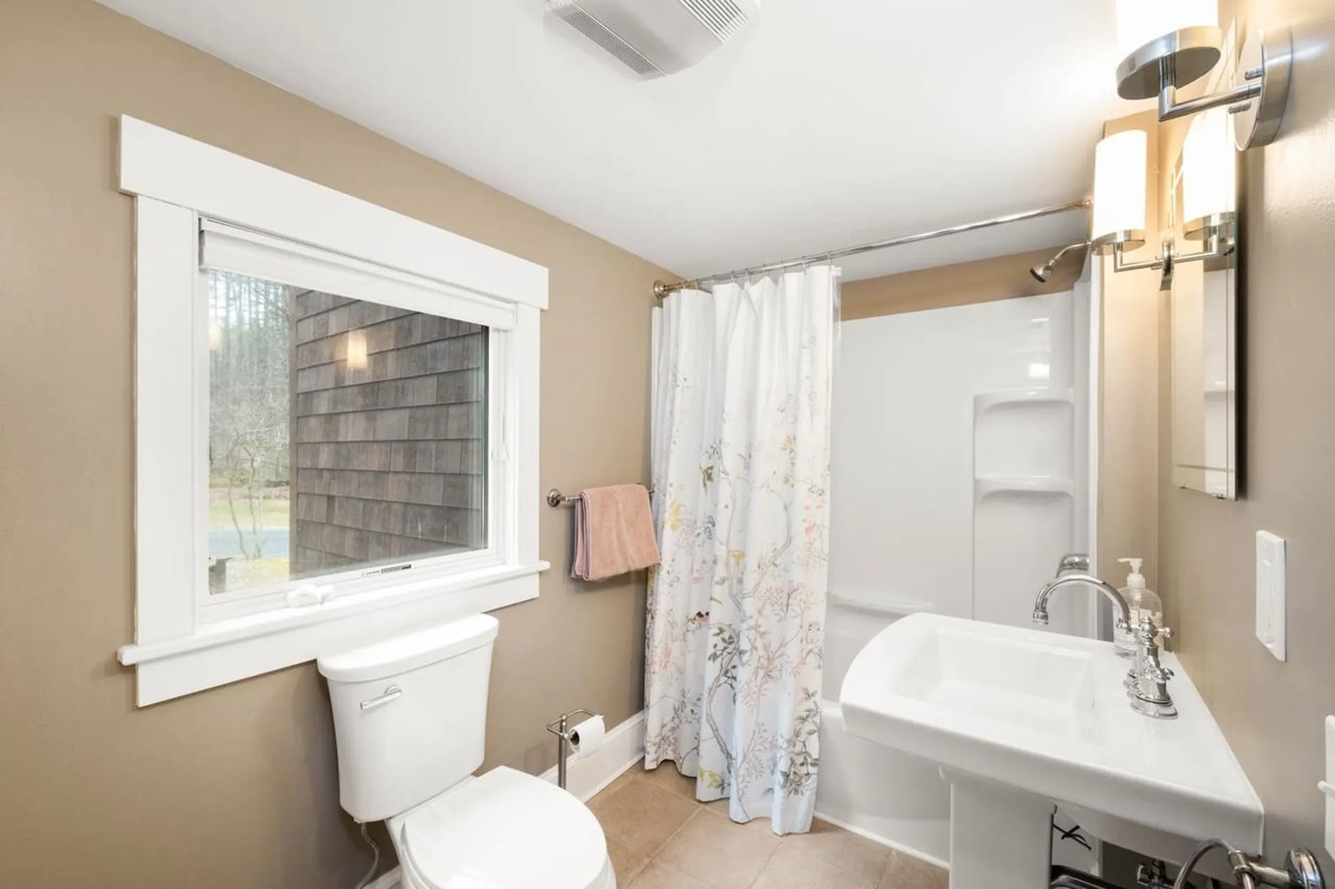 1567 Old Quechee Road Hartford VT 05001
