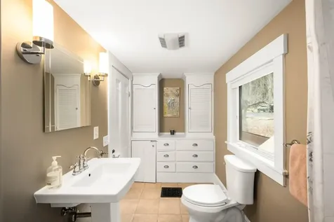 1567 Old Quechee Road Hartford VT 05001