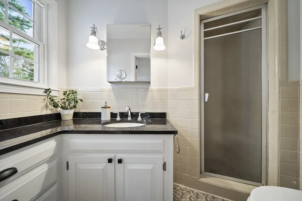 12 Orchard Hill Circle Bedford NH 03110