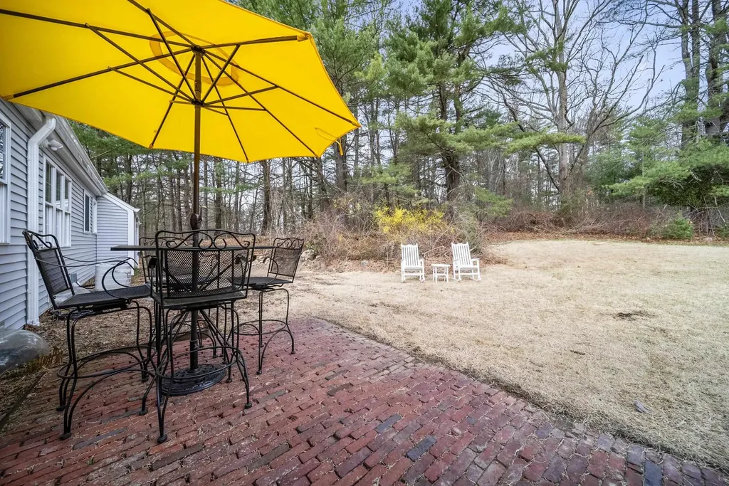 12 Orchard Hill Circle Bedford NH 03110