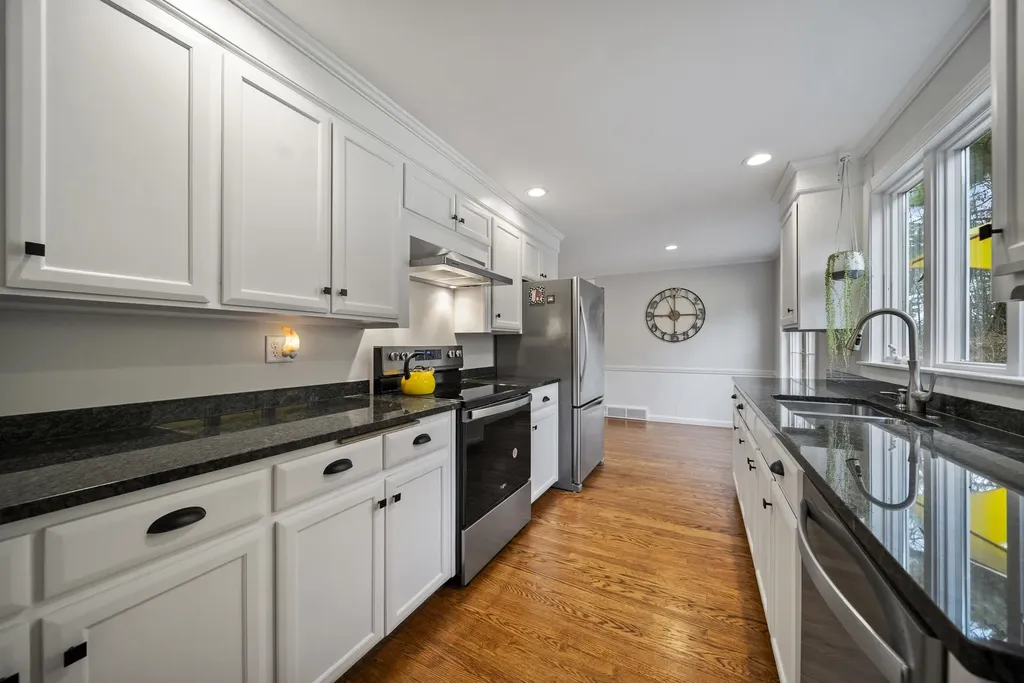 12 Orchard Hill Circle Bedford NH 03110