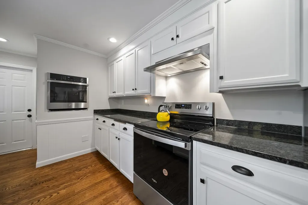 12 Orchard Hill Circle Bedford NH 03110