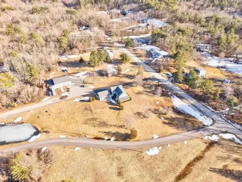 33 Bunker Hill Road Auburn NH 03032