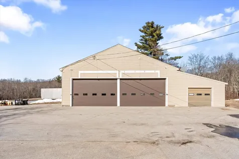 33 Bunker Hill Road Auburn NH 03032