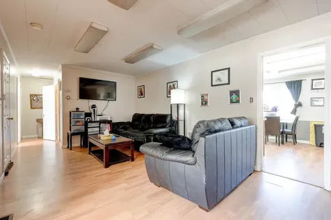 35 Bunker Hill Road Auburn NH 03032