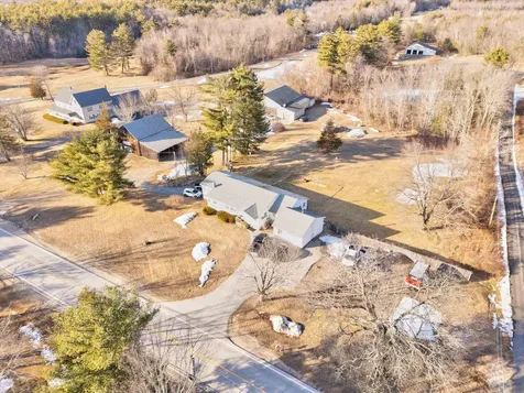 35 Bunker Hill Road Auburn NH 03032