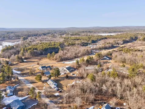35 Bunker Hill Road Auburn NH 03032
