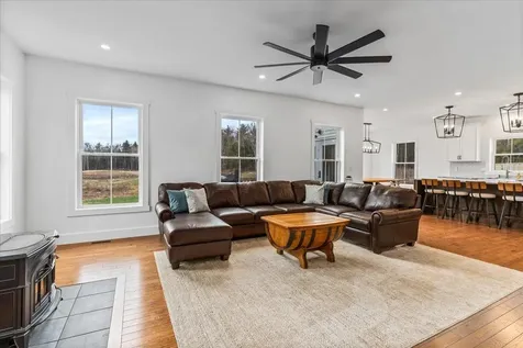 26 Meetinghouse Hill Road Deerfield NH 03037
