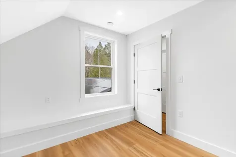 26 Meetinghouse Hill Road Deerfield NH 03037