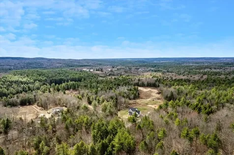 26 Meetinghouse Hill Road Deerfield NH 03037
