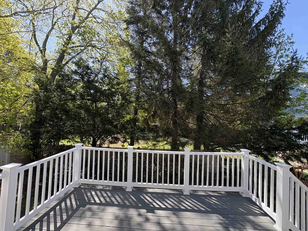 6 Smithfield Terrace Nashua NH 03064