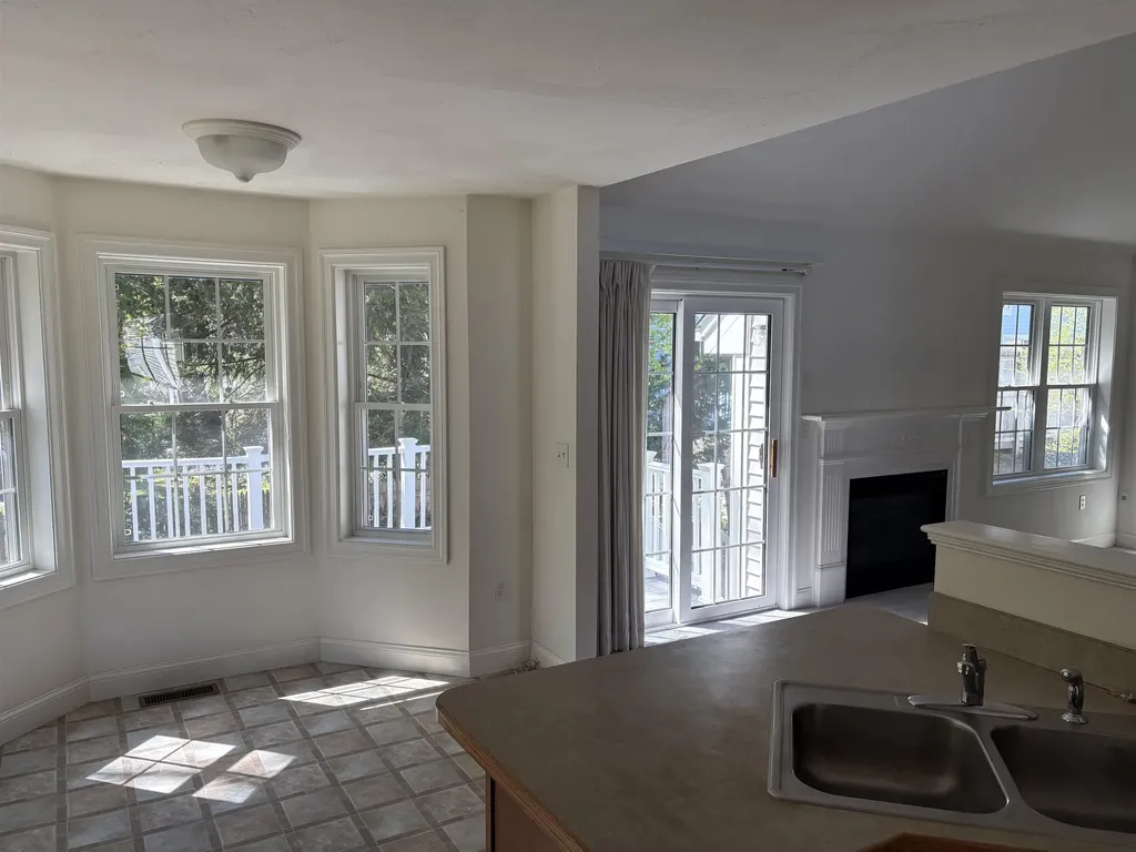 6 Smithfield Terrace Nashua NH 03064