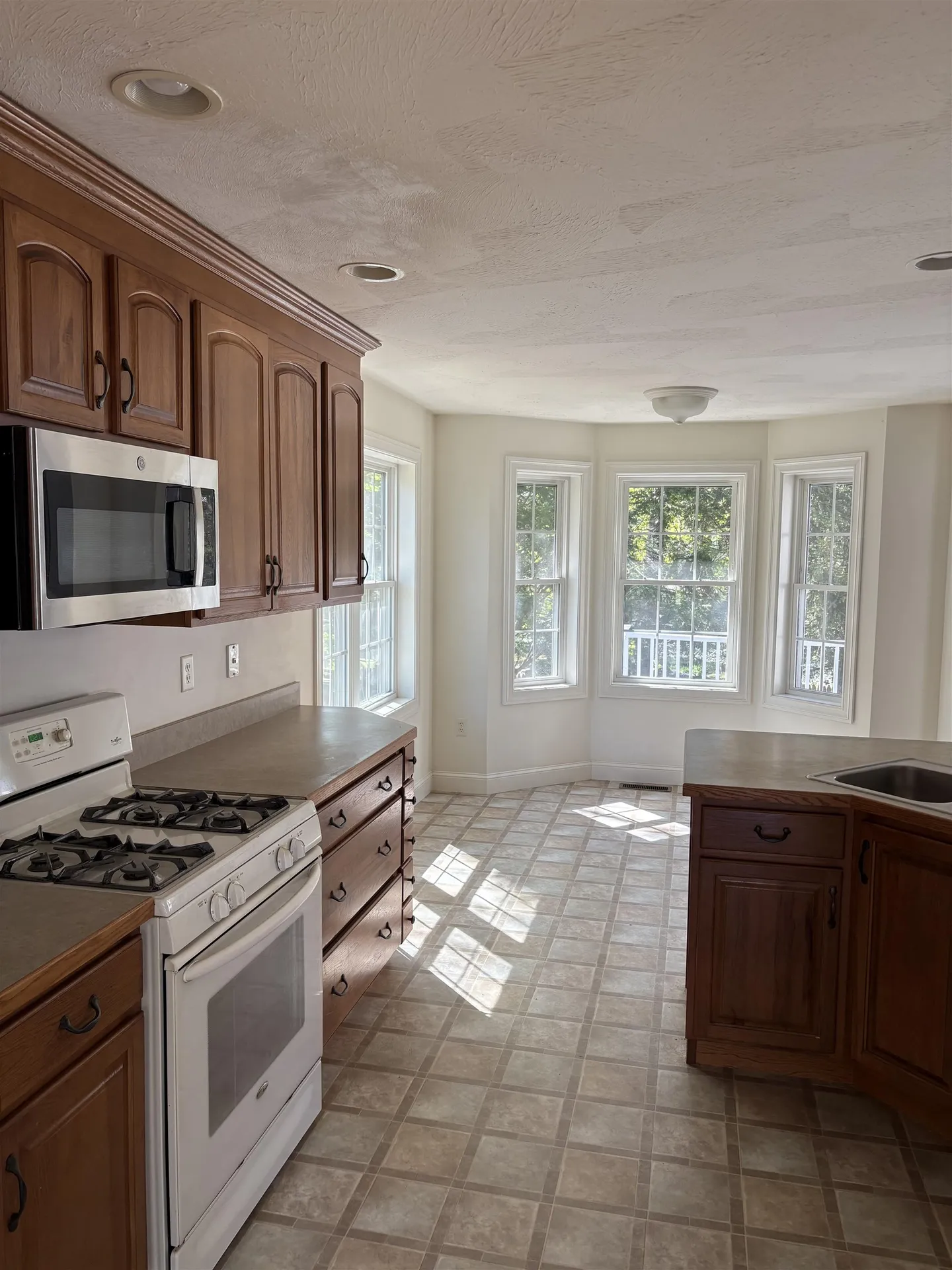 6 Smithfield Terrace Nashua NH 03064