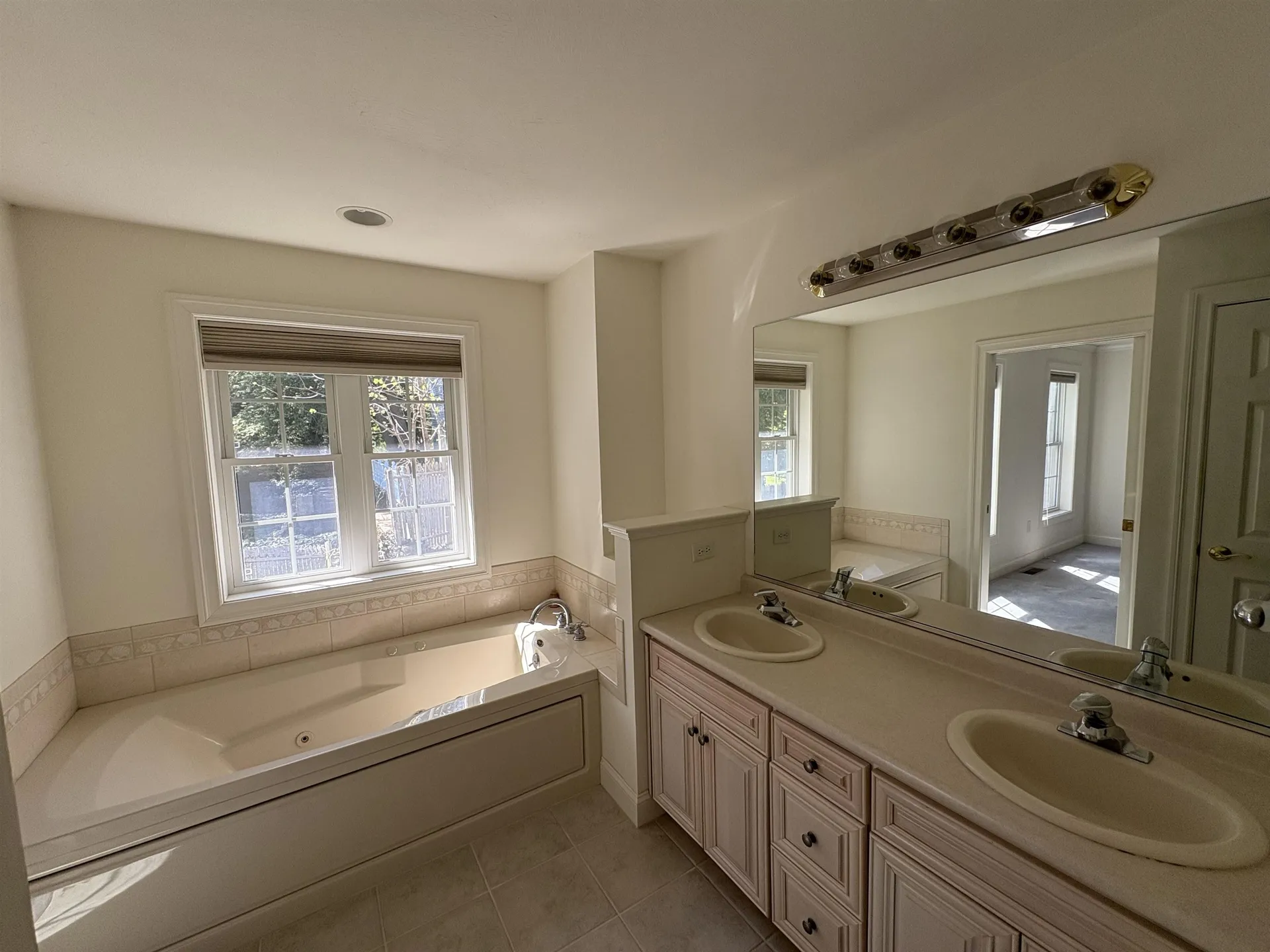 6 Smithfield Terrace Nashua NH 03064