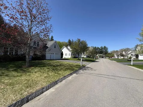 6 Smithfield Terrace Nashua NH 03064
