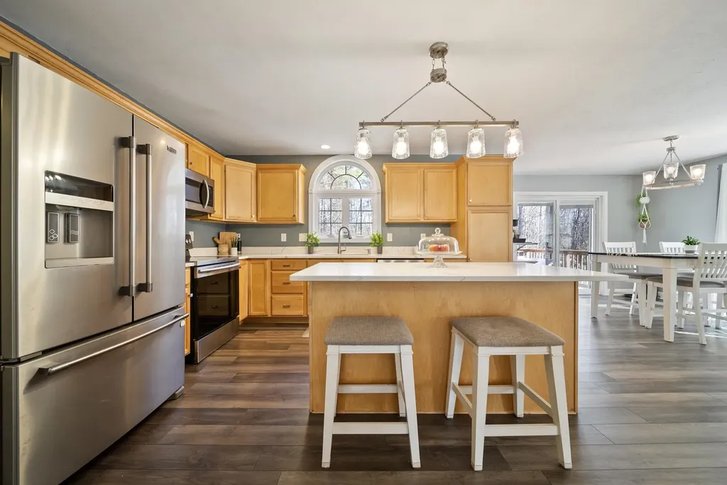 18 Wyman Lane Milford NH 03055
