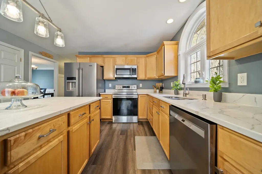 18 Wyman Lane Milford NH 03055