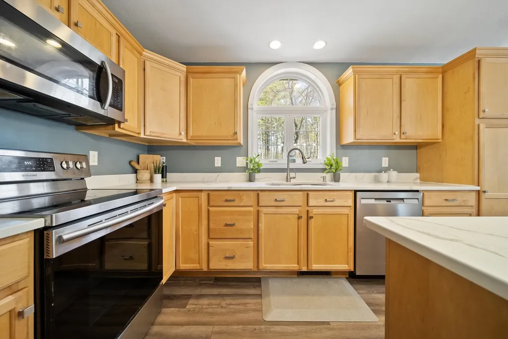18 Wyman Lane Milford NH 03055