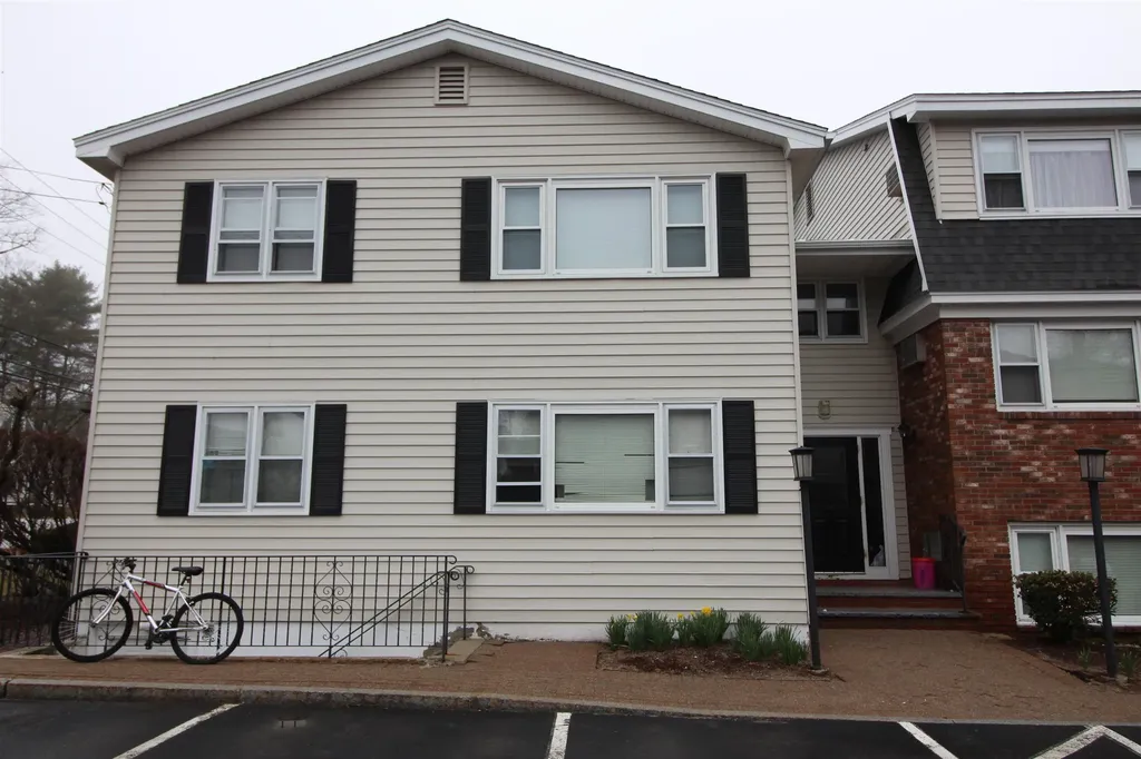 73 East Broadway Street Derry NH 03038