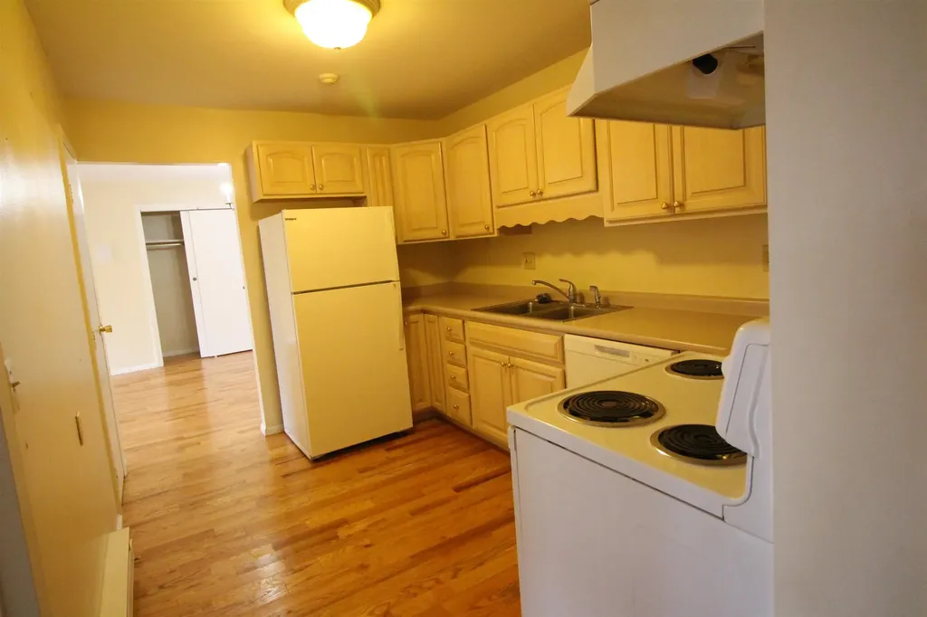 73 East Broadway Street Derry NH 03038