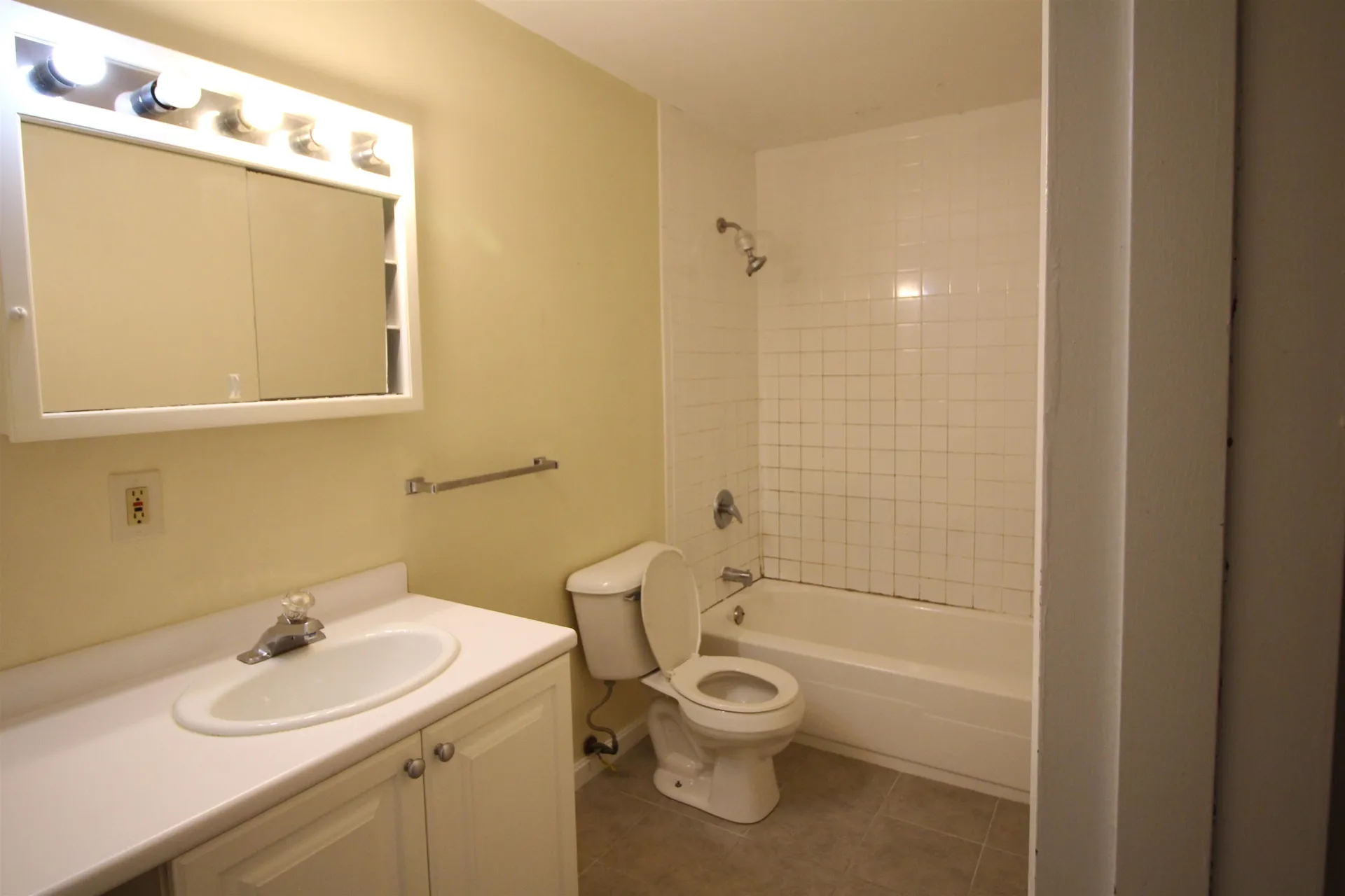 73 East Broadway Street Derry NH 03038