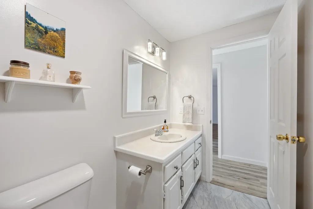 17 Skyview Circle Keene NH 03431