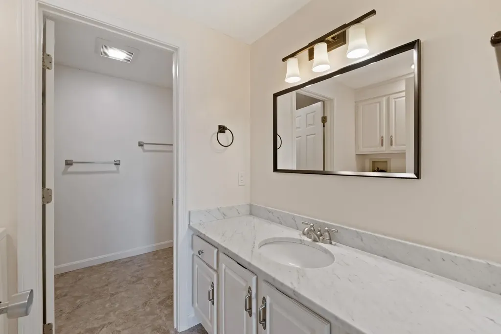 17 Skyview Circle Keene NH 03431