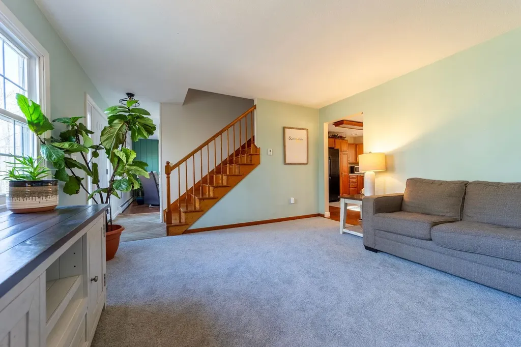 28 Hob Nob Lane Holderness NH 03245